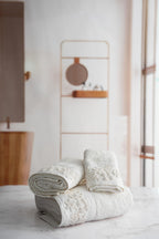 Madeira 3 Boyutlu Örgü Çiçek İşlemeli El Havlusu (30 x 50 cm)