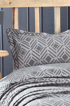 Malta Geometrik Desenli Jakarlı Çift Kişilik Yatak Örtüsü - Nazik Home - Yuvama Değer!