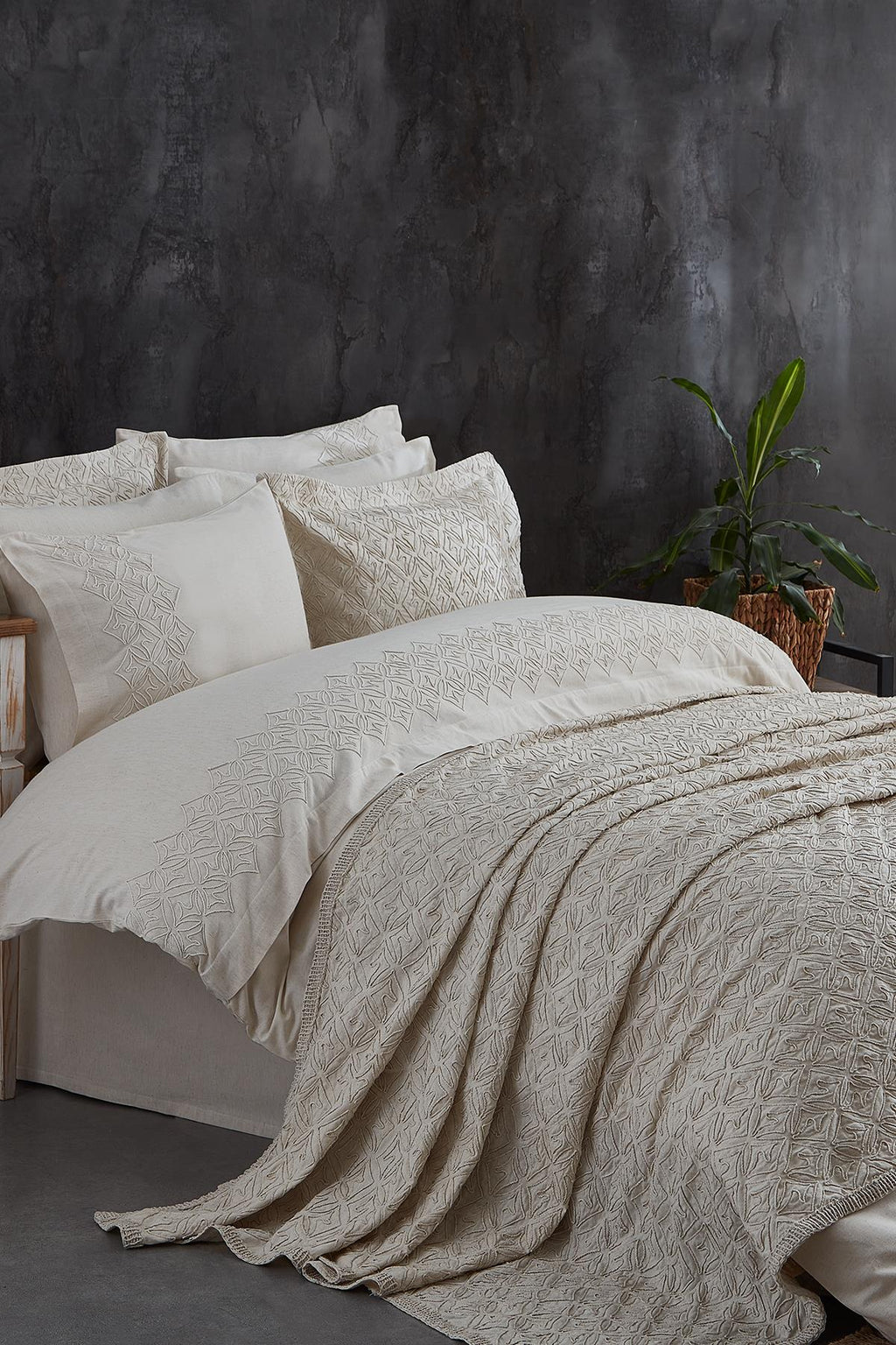 Maria İşlemeli Super King Size 9 Parça Nevresim + Pike Set