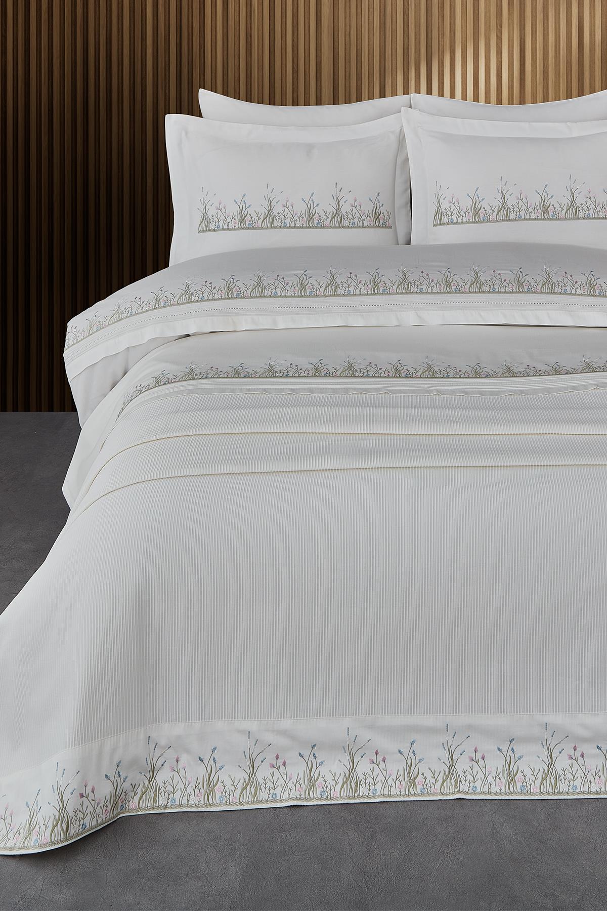 Masal İşlemeli Super King Size 7 Parça Nevresim + Pike Set