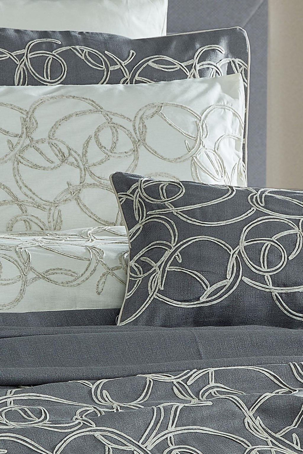 Mathilda Nakışlı Çift Kişilik 10 Parça Nevresim + Pike Set