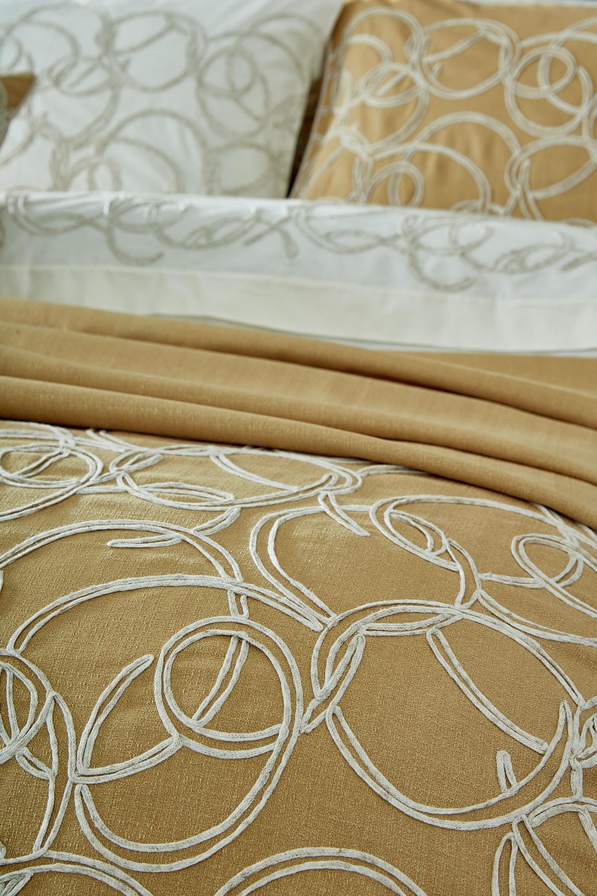 Mathilda Nakışlı Çift Kişilik 10 Parça Nevresim + Pike Set