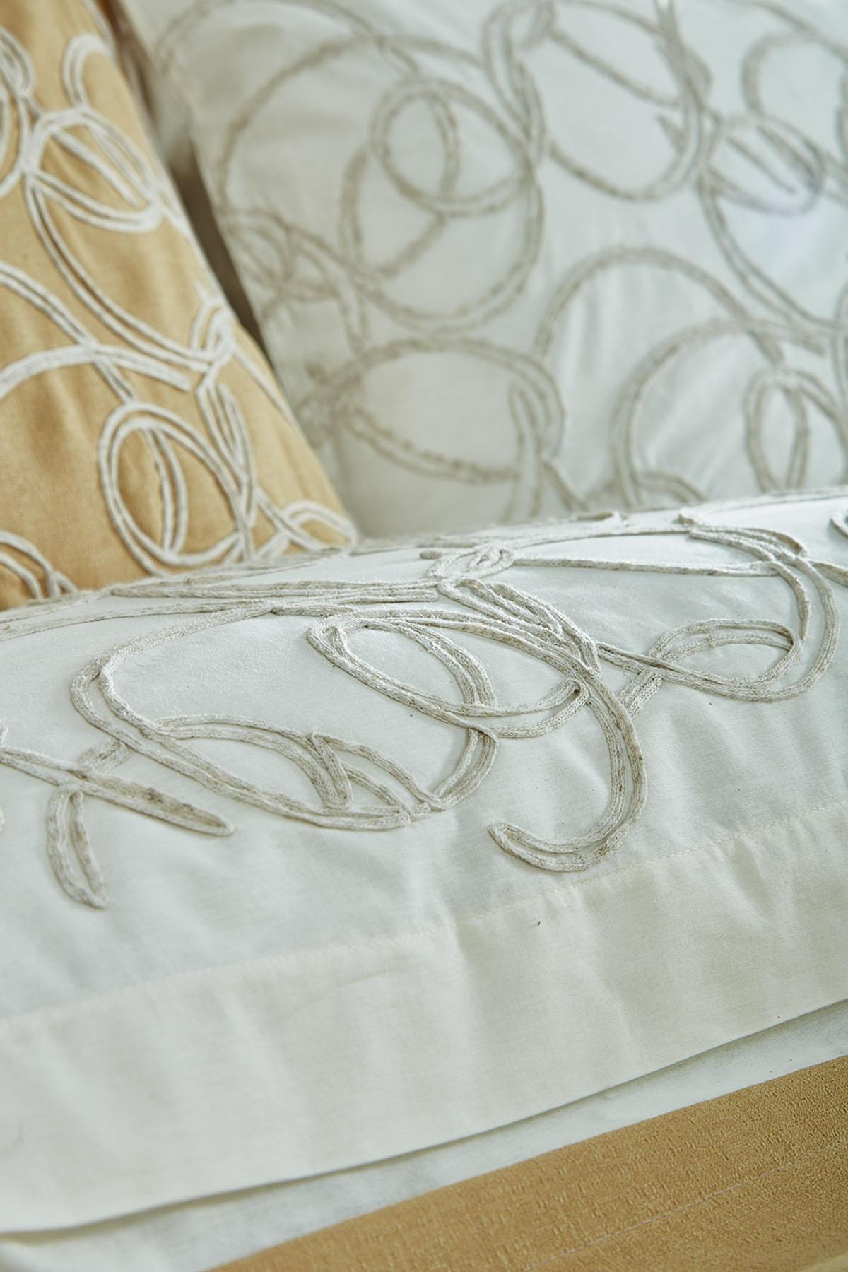 Mathilda Nakışlı Çift Kişilik 10 Parça Nevresim + Pike Set