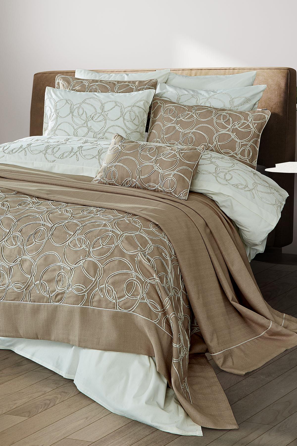 Mathilda Nakışlı Çift Kişilik 10 Parça Nevresim + Pike Set