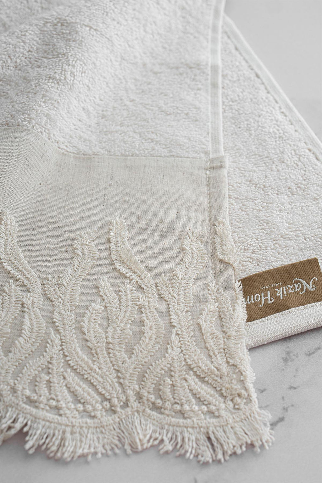 Mercan İşlemeli Püsküllü El Havlusu (30 x 50 cm)