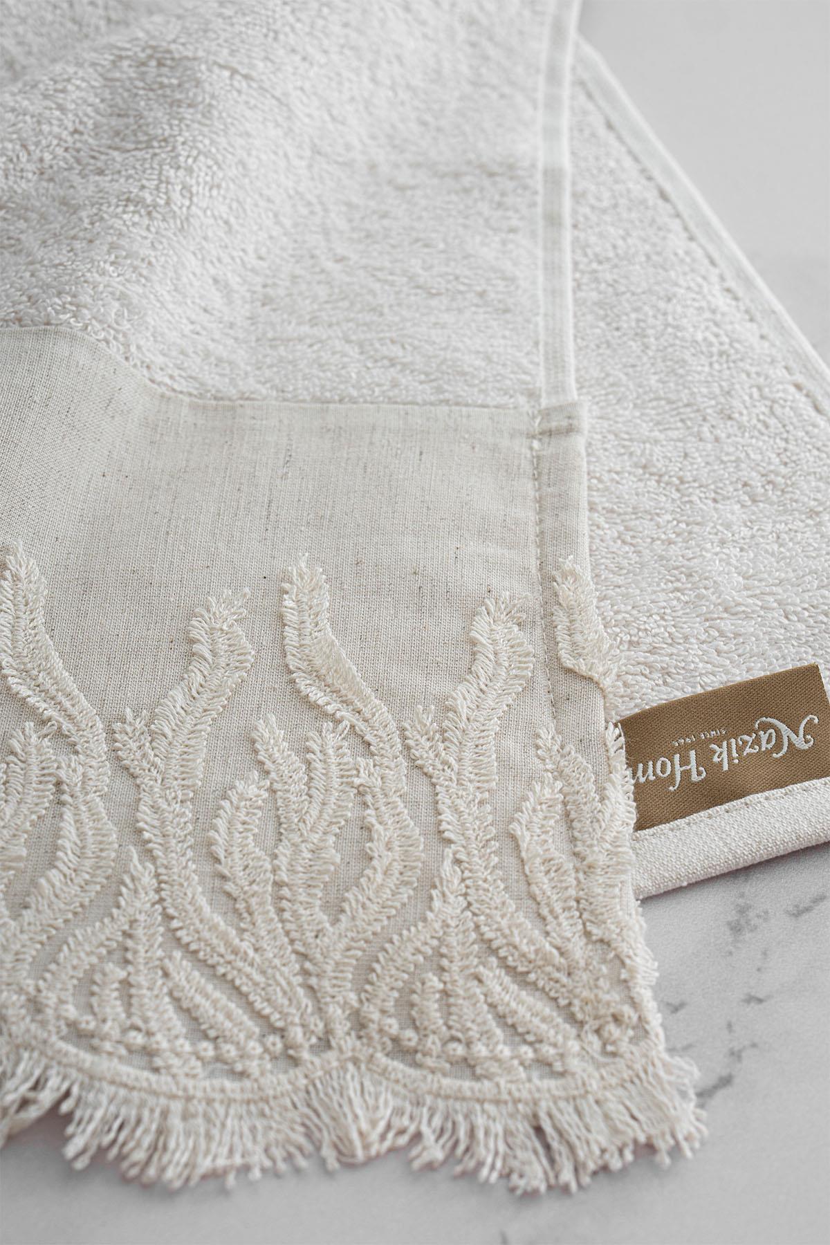 Mercan İşlemeli Püsküllü El Havlusu (30 x 50 cm)