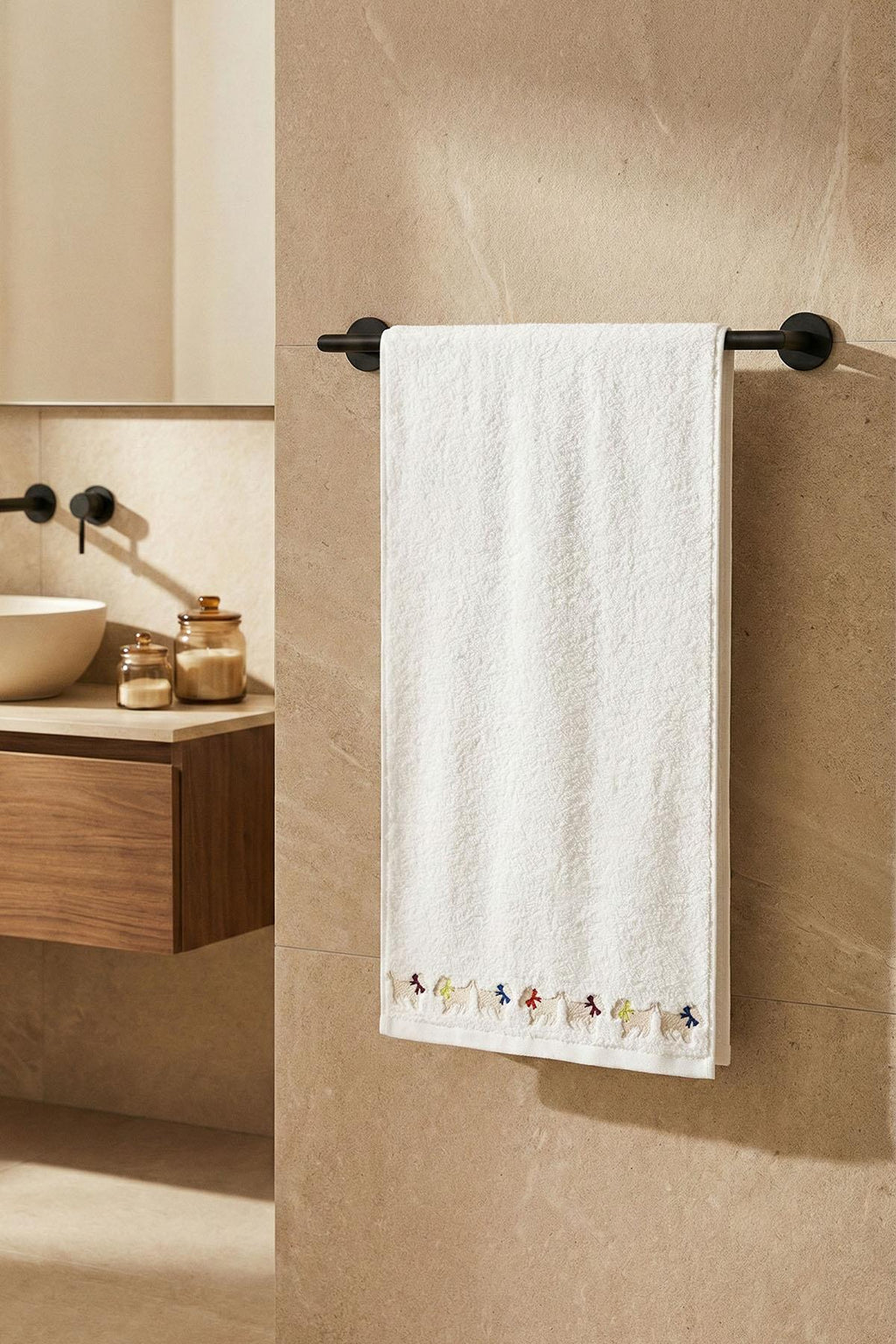 Milu Mini Köpek Nakışlı El Havlusu (30 x 50 cm)