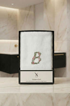 Monogram Harf Nakışlı Bambu Yüz Havlusu (50 x 90 cm)