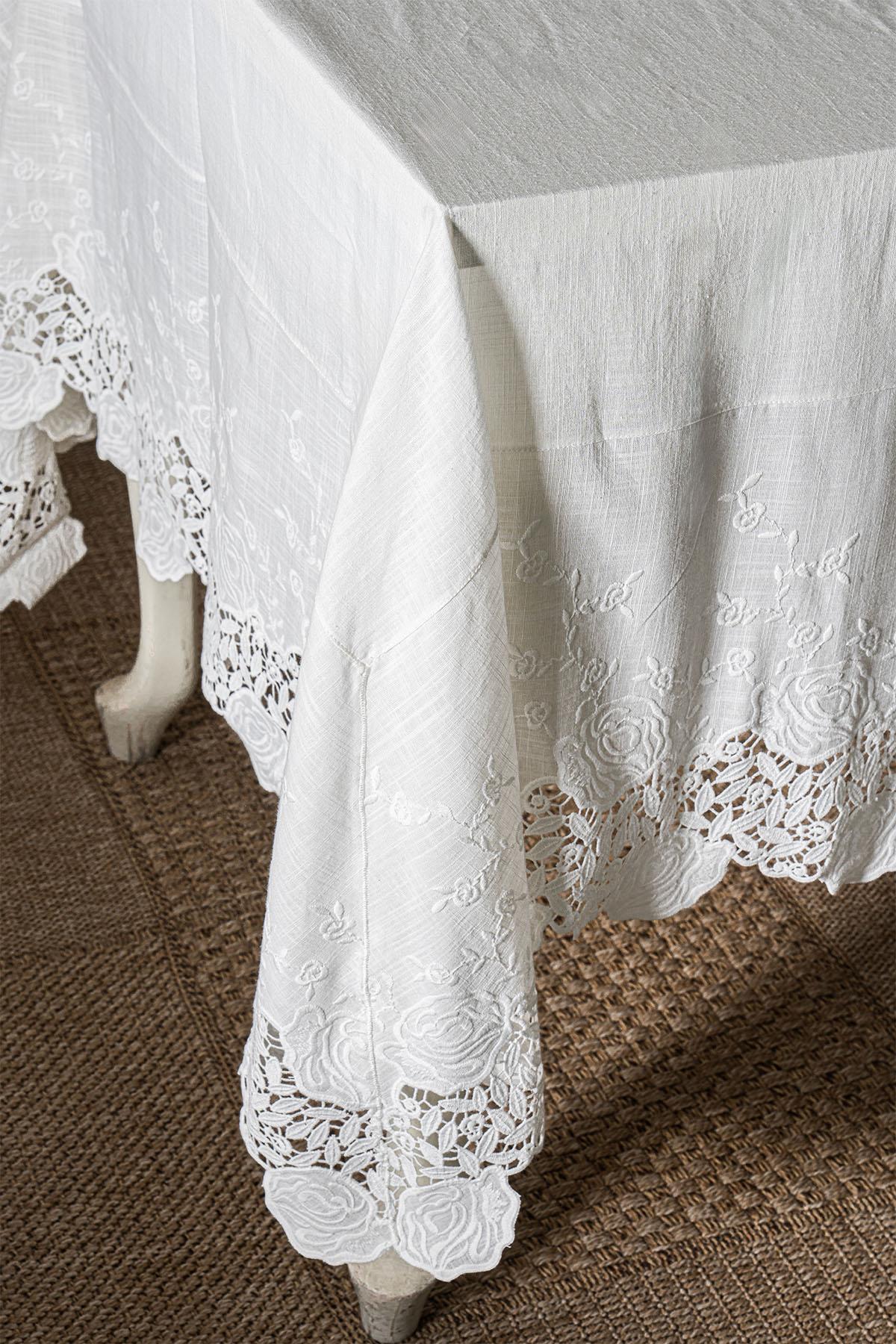 Morena Çiçek İşlemeli Leke Tutmaz Dertsiz Masa Örtüsü (160 x 260 cm)