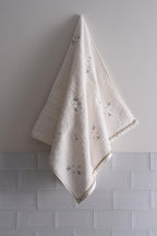 Nadia Papatya Nakışlı Banyo Havlusu (90 x 150 cm)