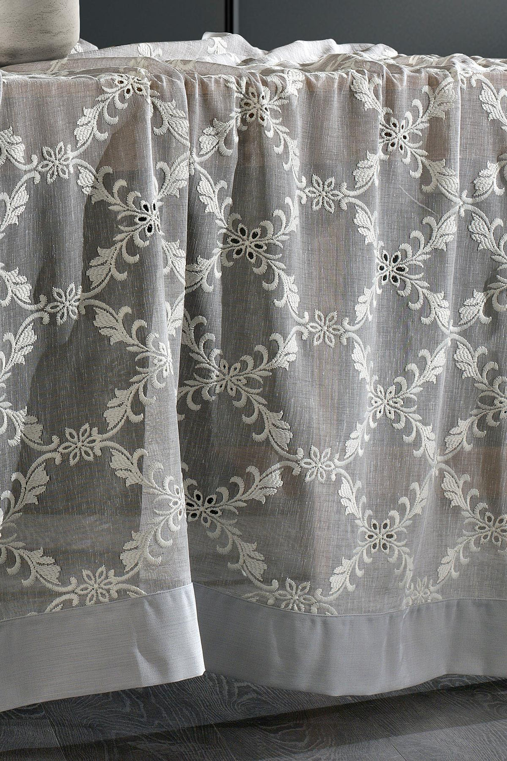 Nitra Leke Tutmaz Dertsiz Masa Örtüsü (160 x 260 cm) - Nazik Home - Yuvama Değer!