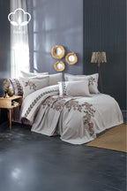 Oasis Çiçek Nakışlı Çift Kişilik 9 Parça Nevresim + Pike Set - Nazik Home - Yuvama Değer!
