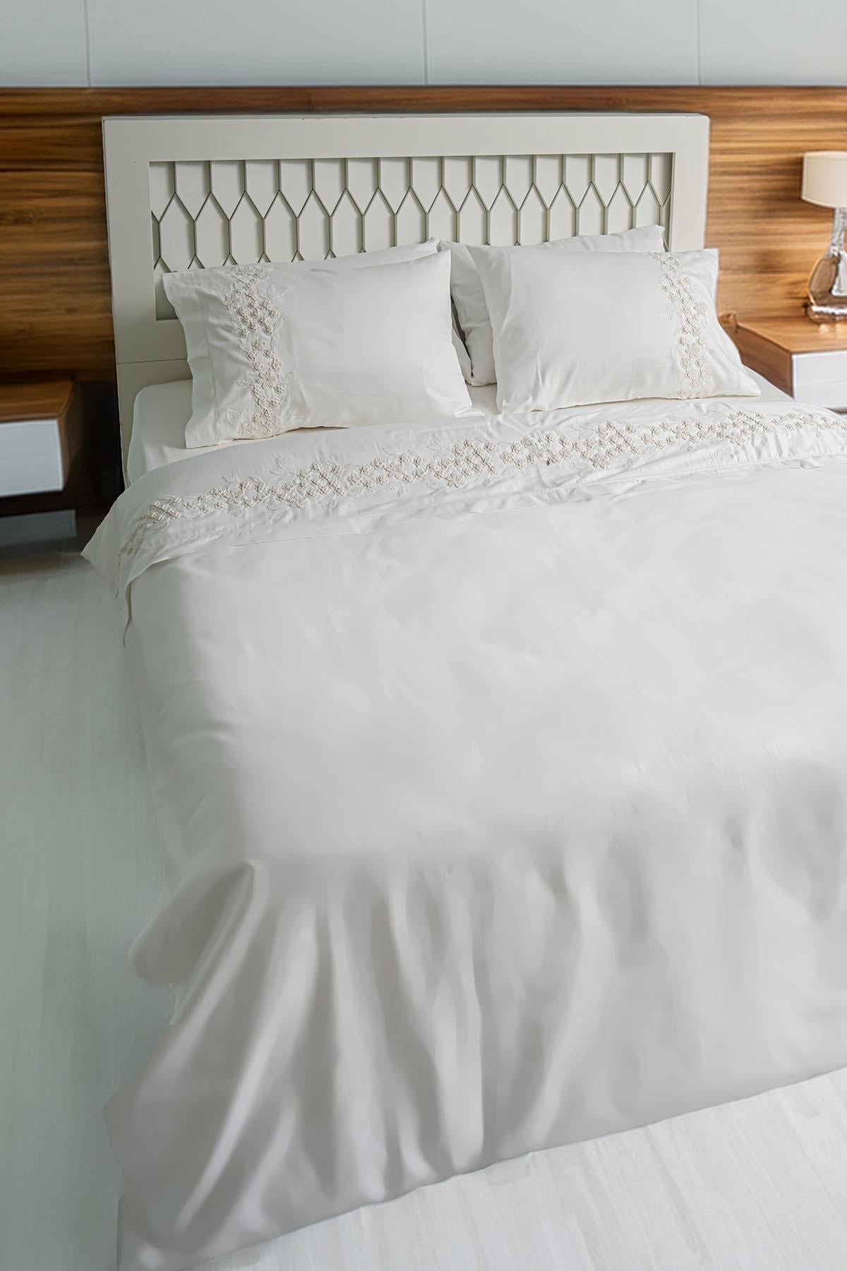 Otantik Çiçek Nakışlı Pamuk Saten Çift Kişilik 6 Parça Nevresim Takımı