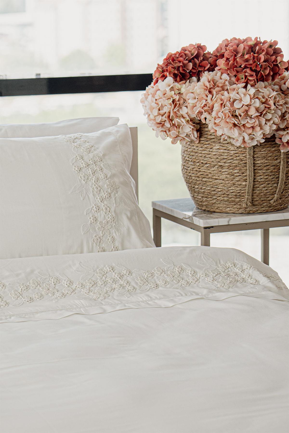 Otantik Çiçek Nakışlı Pamuk Saten Çift Kişilik 6 Parça Nevresim Takımı