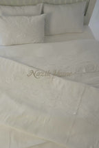 Hanzade Çiçek İşlemeli Çift Kişilik 7 Parça Nevresim + Pike Set