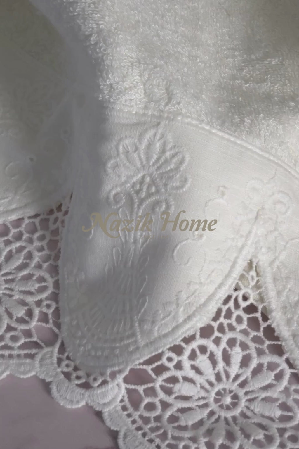 Emma Dantelli Banyo Havlusu (90 x 150 cm)