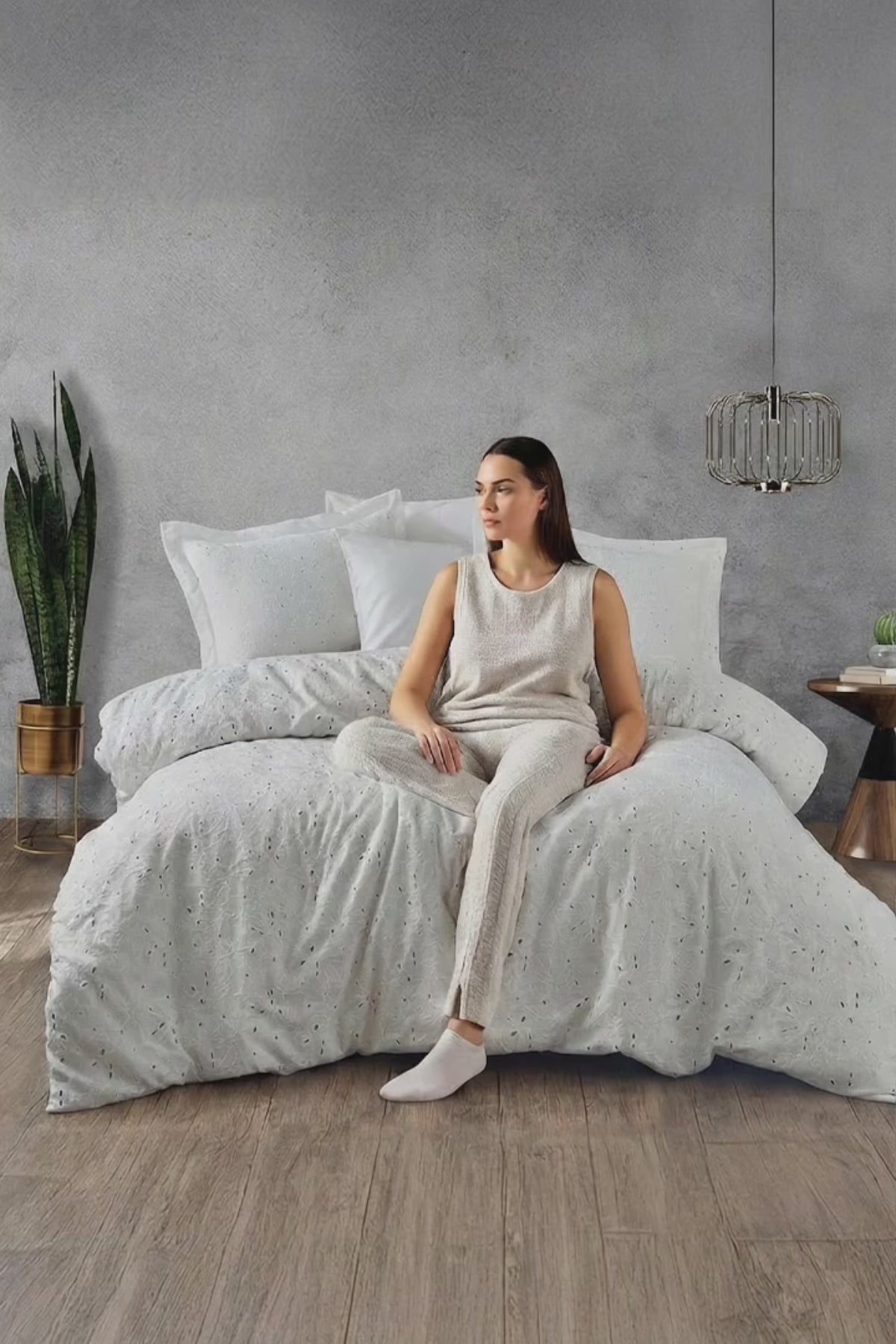 Nill İşlemeli Pamuk Saten Çift Kişilik 6 Parça Nevresim Takımı