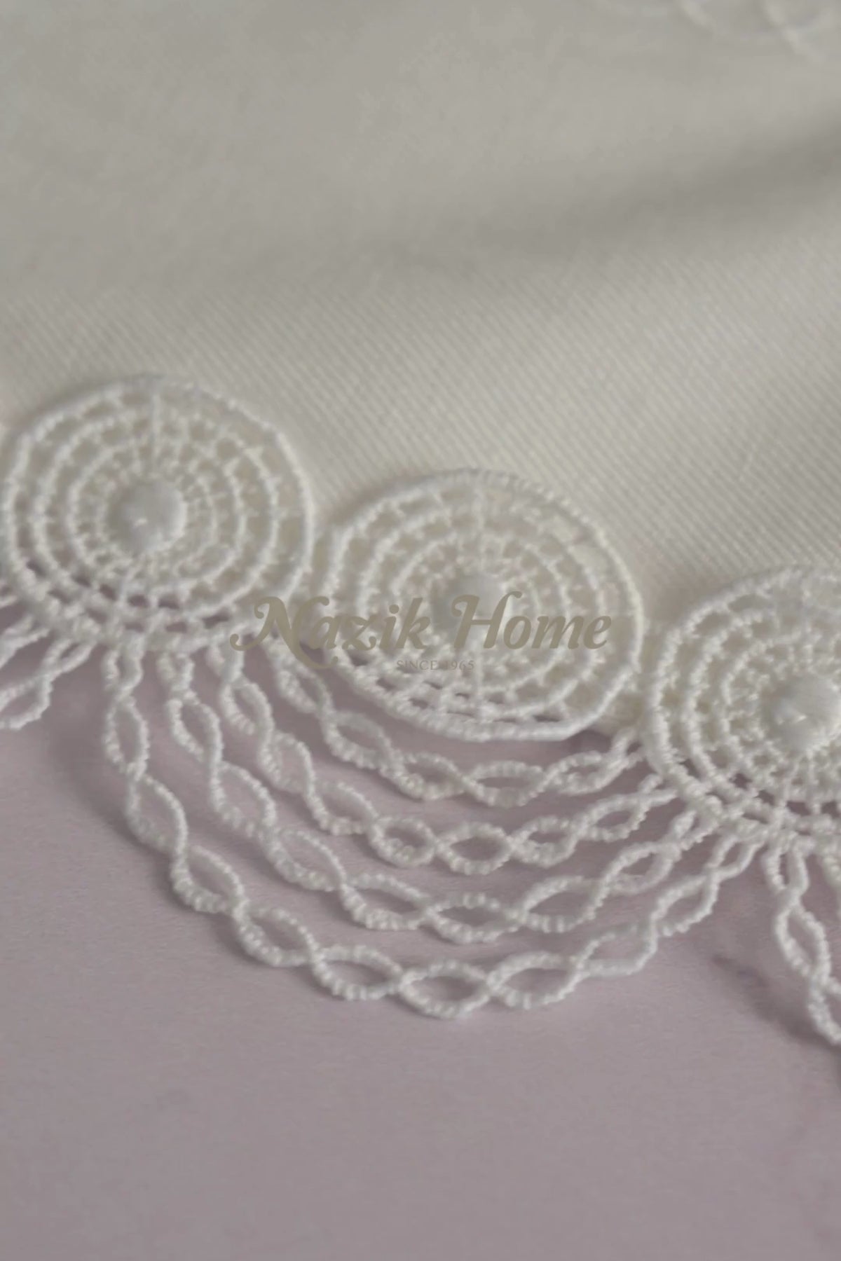 Queen İşlemeli El Havlusu (30 x 50 cm)