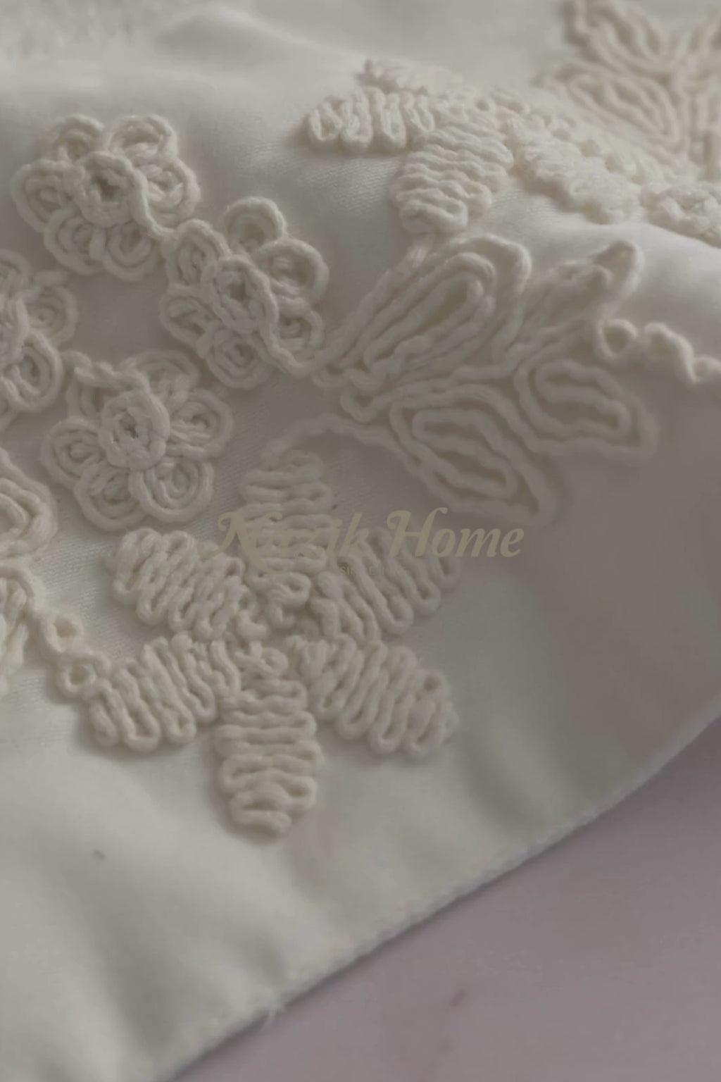 Madeira 3 Boyutlu Örgü Çiçek İşlemeli Yüz Havlusu (50 x 90 cm)