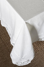 Puerta Çiçek İşlemeli Leke Tutmaz Dertsiz Kare Masa Örtüsü (100 x 100 cm)