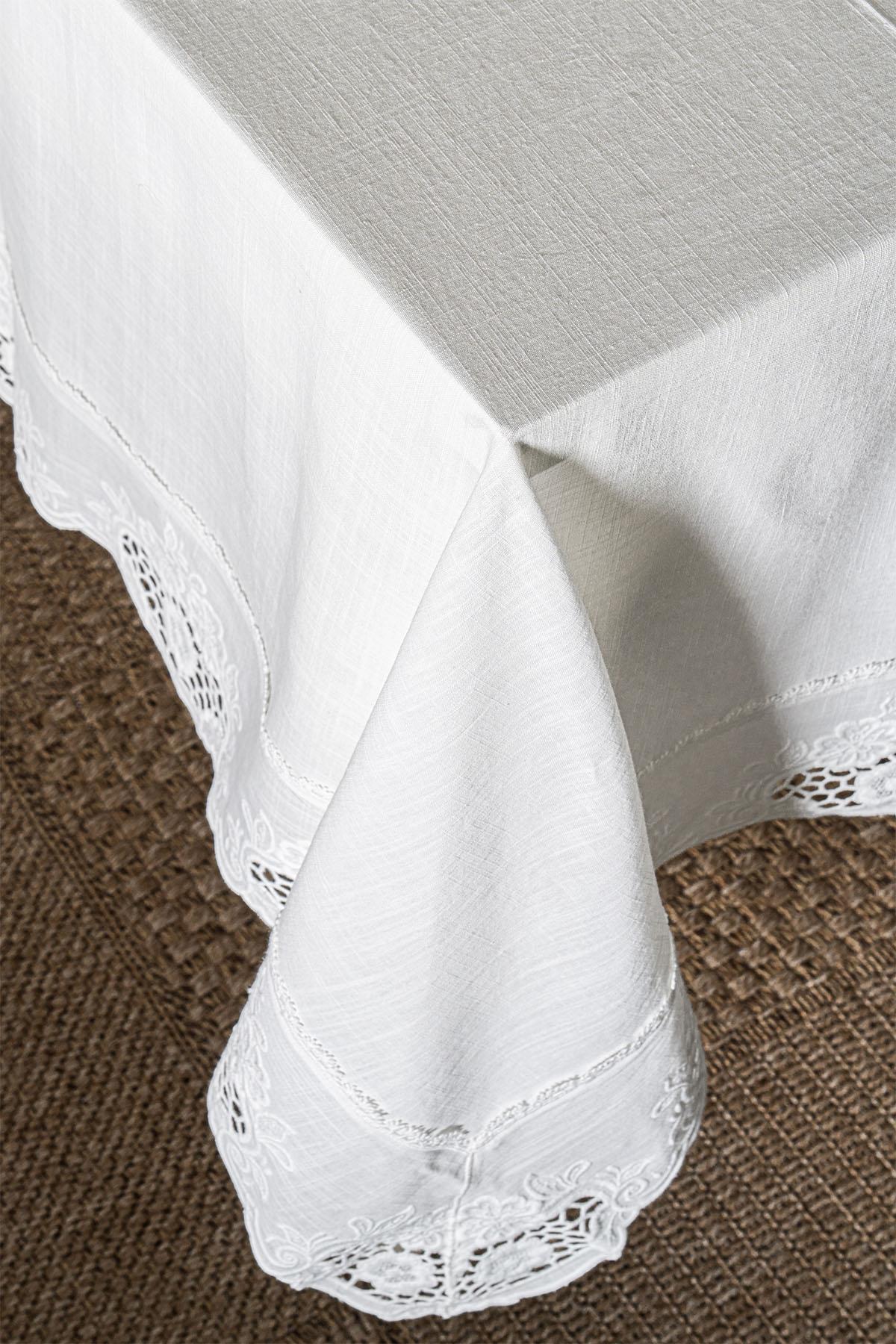 Puerta Çiçek İşlemeli Leke Tutmaz Dertsiz Kare Masa Örtüsü (160 x 160 cm)