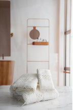 Queen İşlemeli El Havlusu (30 x 50 cm)