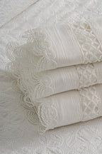 Queen İşlemeli Yüz Havlusu (50 x 90 cm)