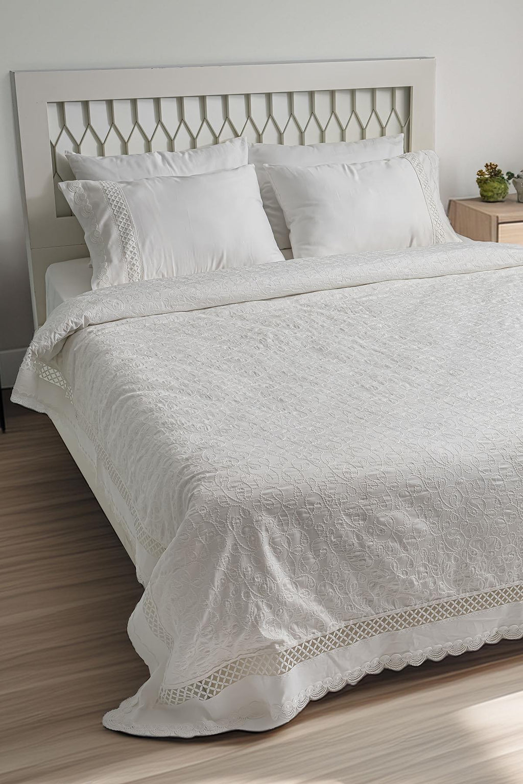 Queen İşlemeli Pamuk Saten Çift Kişilik 6 Parça Nevresim Takımı