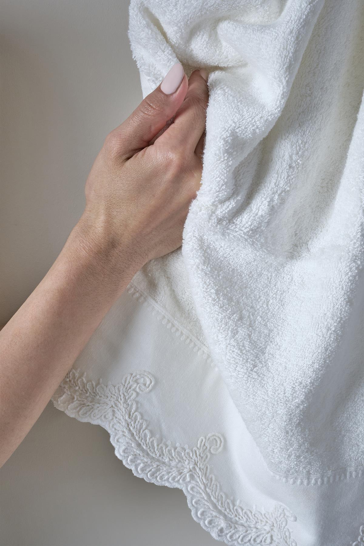 Ramos İşlemeli El Havlusu (30 x 50 cm) - Nazik Home - Yuvama Değer!