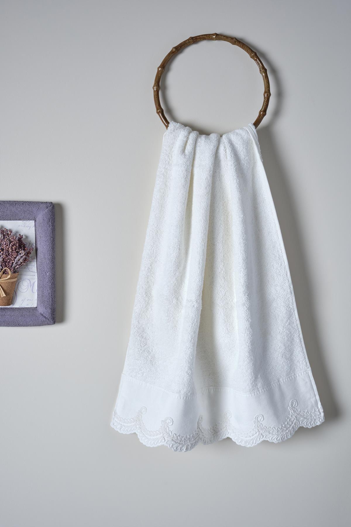 Ramos İşlemeli Banyo Havlusu (90 x 150 cm) - Nazik Home - Yuvama Değer!