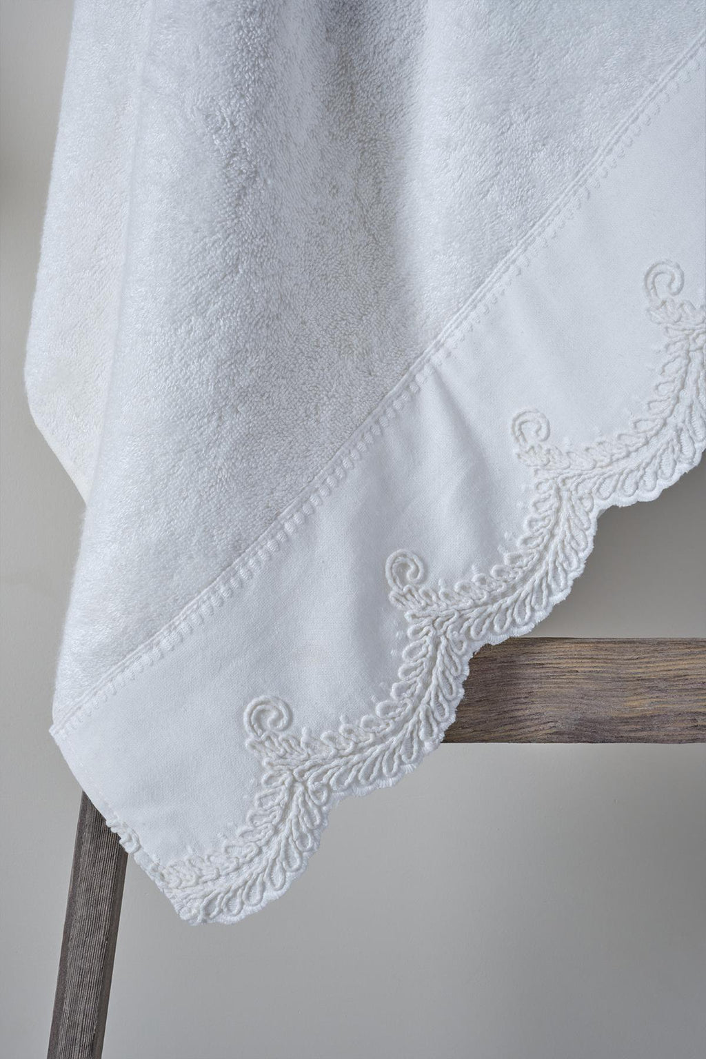 Ramos İşlemeli Yüz Havlusu (50 x 90 cm) - Nazik Home - Yuvama Değer!