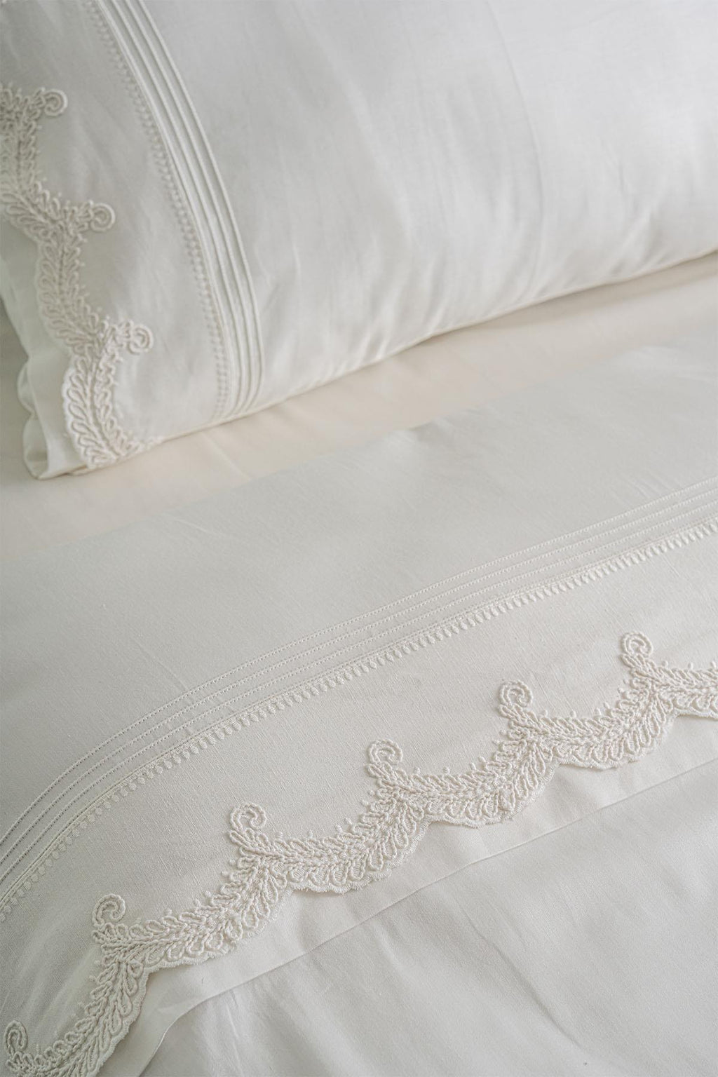 Ramos Nakış İşlemeli Pamuk Saten Çift Kişilik 6 Parça Nevresim Takımı