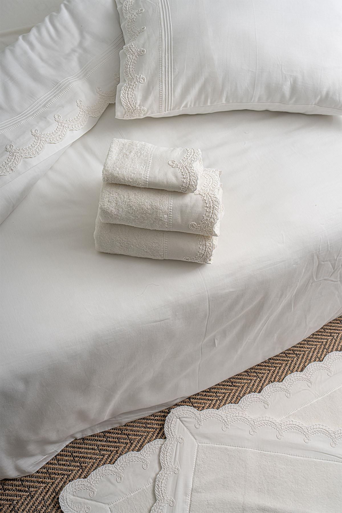 Ramos Nakış İşlemeli Pamuk Saten Çift Kişilik 6 Parça Nevresim Takımı