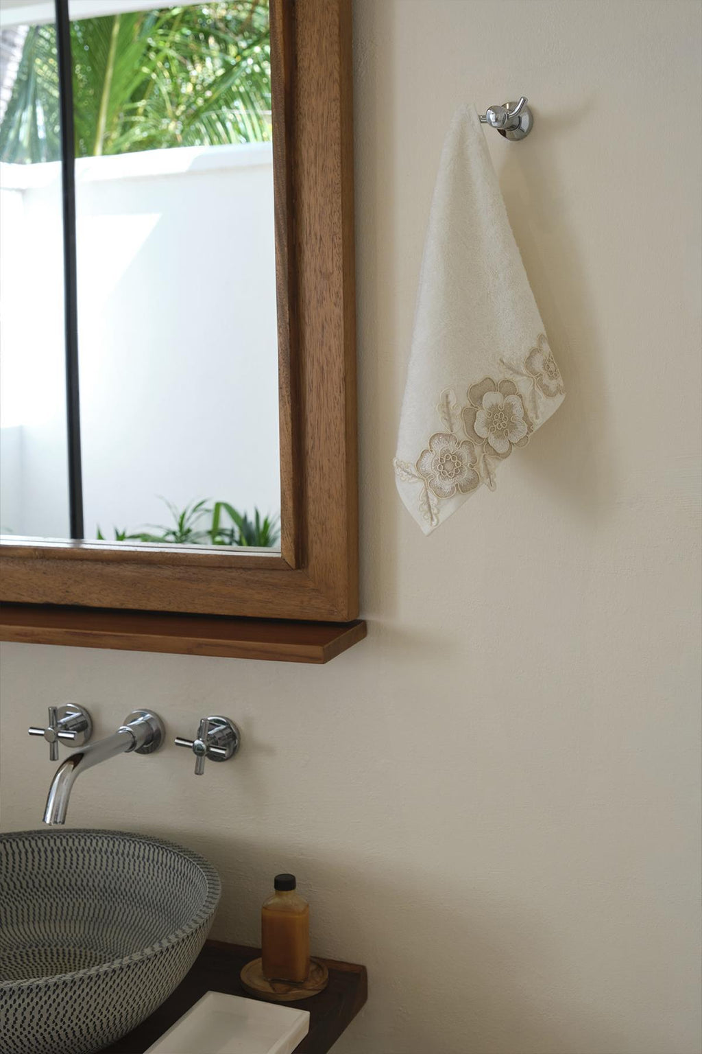 Sedef Çiçek Dantelli Banyo Havlusu (90 x 150 cm) - Nazik Home - Yuvama Değer!