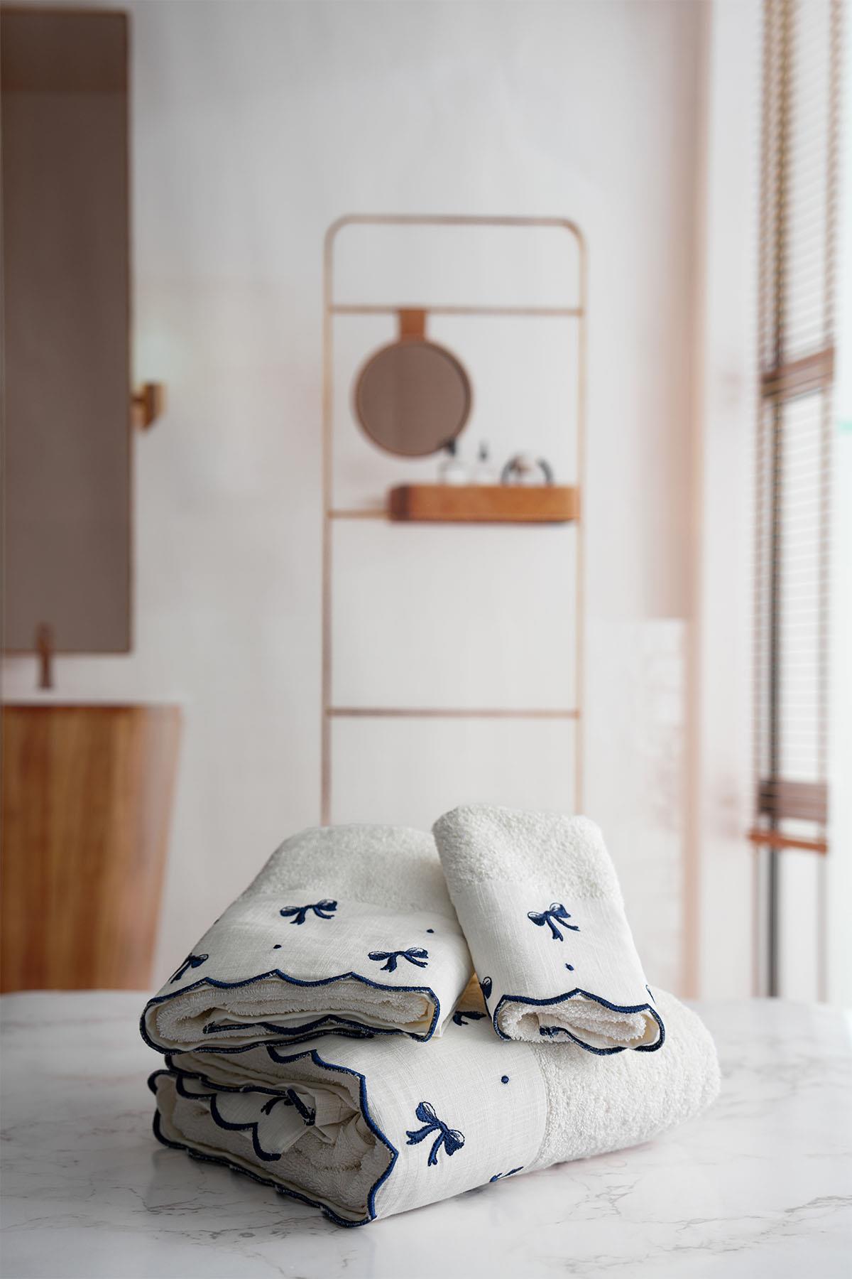 Serena Fiyonk Nakışlı Banyo Havlusu (90 x 150 cm)