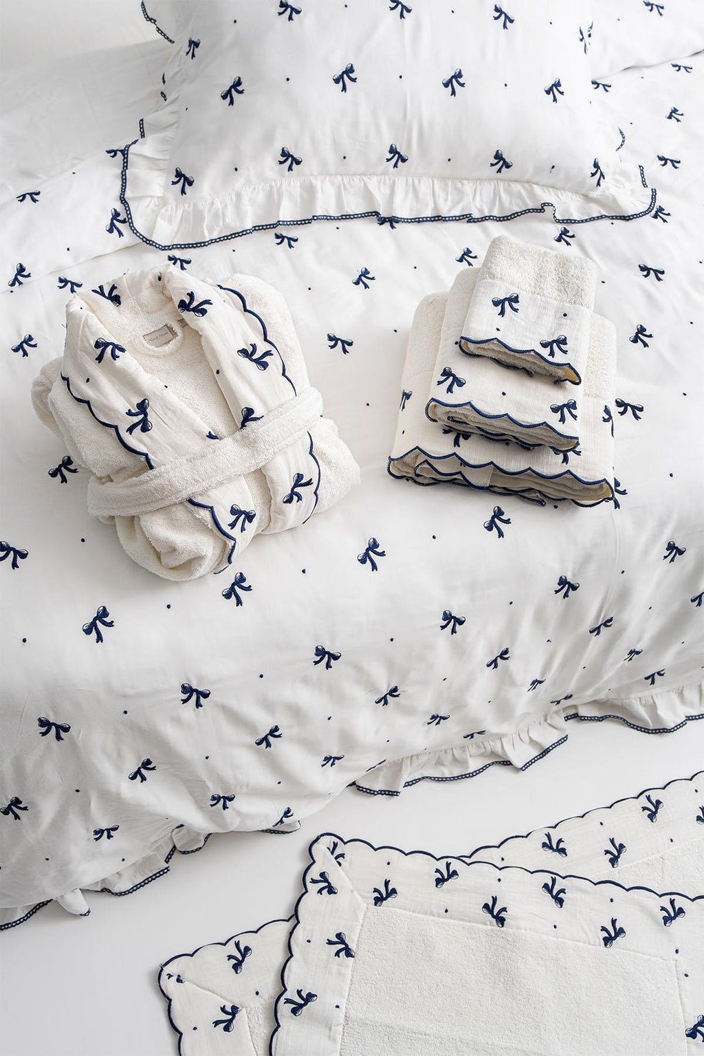 Serena Fiyonk Nakışlı Pamuk Saten Çift Kişilik 6 Parça Nevresim Takımı