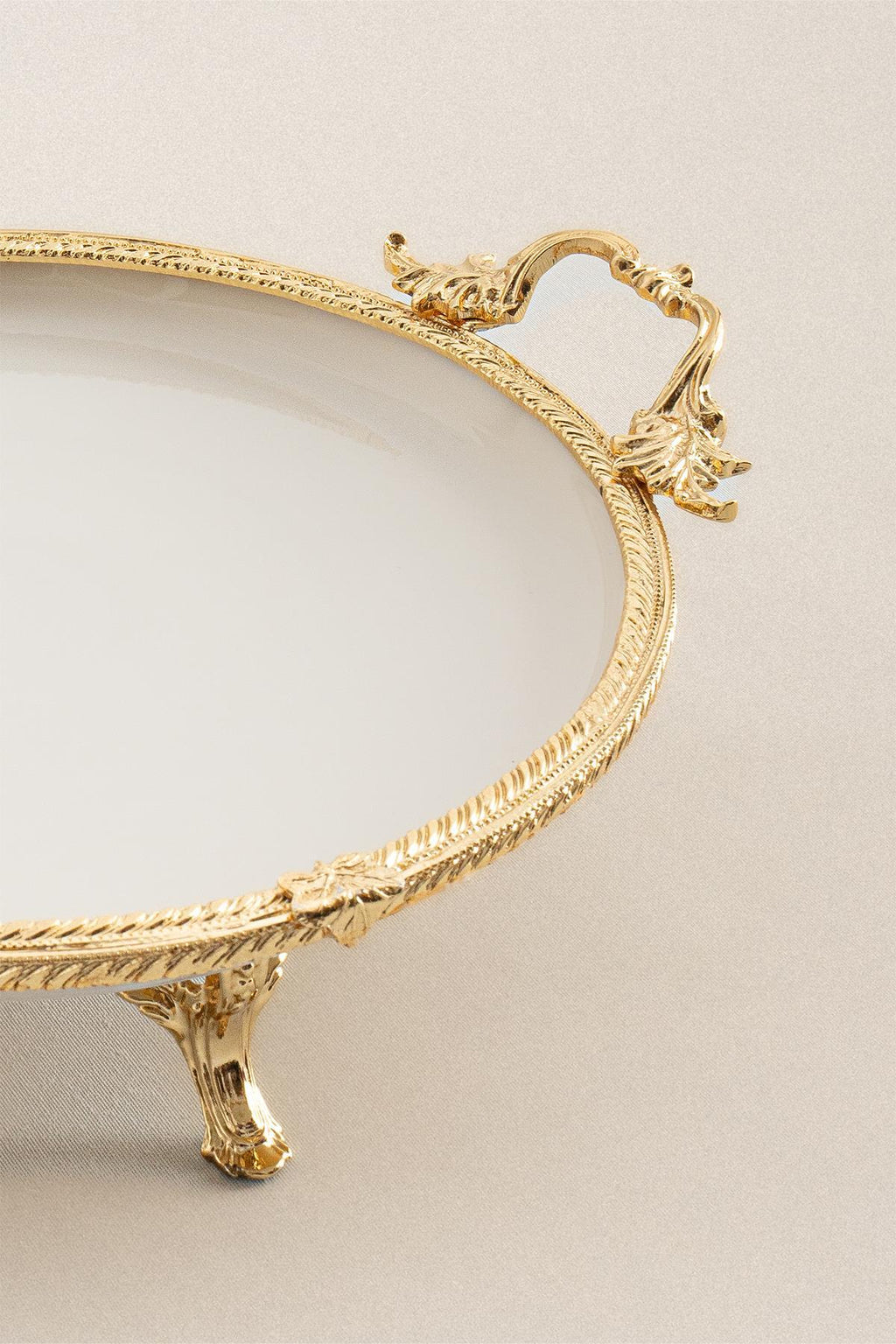 Sierra Altın Detaylı Kulplu Porselen Sunumluk Yuvarlak (25 cm) - Nazik Home - Yuvama Değer!