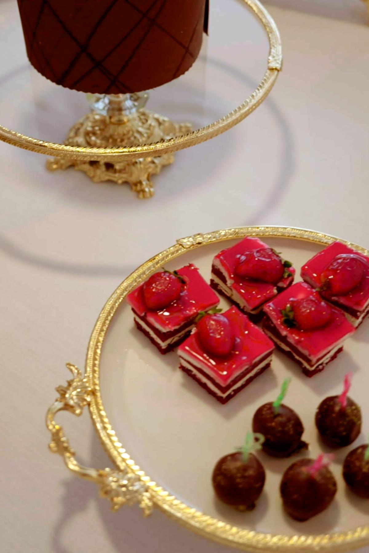 Sierra Altın Detaylı Kulplu Porselen Sunumluk Yuvarlak (25 cm) - Nazik Home - Yuvama Değer!