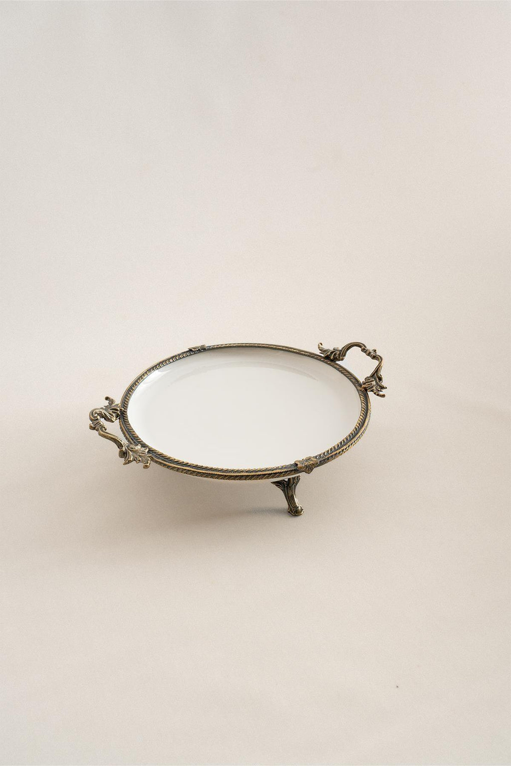 Sierra Eskitme Detaylı Kulplu Porselen Sunumluk Yuvarlak (25 cm) - Nazik Home - Yuvama Değer!