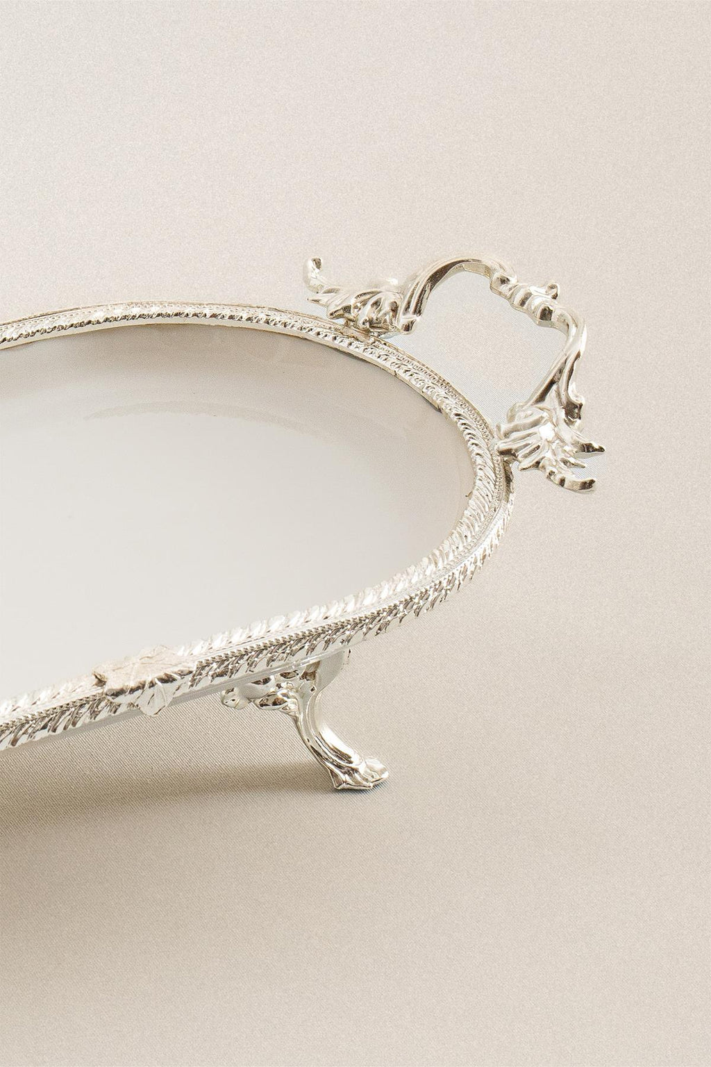 Sierra Gümüş Detaylı Kulplu Porselen Sunumluk Oval (25 x 15 cm) - Nazik Home - Yuvama Değer!