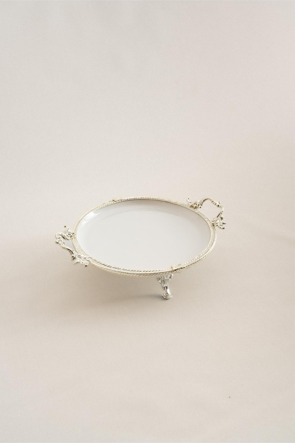 Sierra Gümüş Detaylı Kulplu Porselen Sunumluk Yuvarlak (25 cm) - Nazik Home - Yuvama Değer!