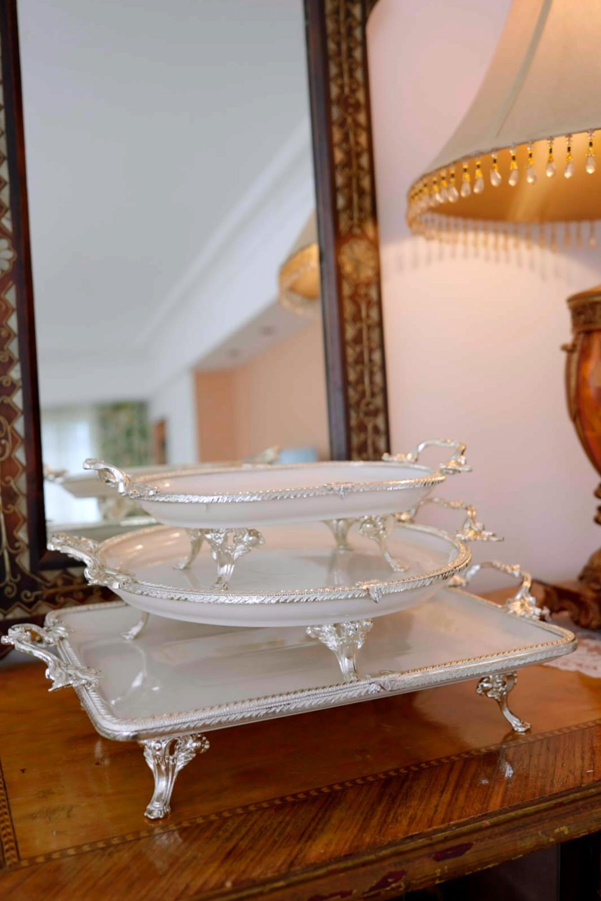 Sierra Gümüş Detaylı Kulplu Porselen Sunumluk Yuvarlak (25 cm) - Nazik Home - Yuvama Değer!