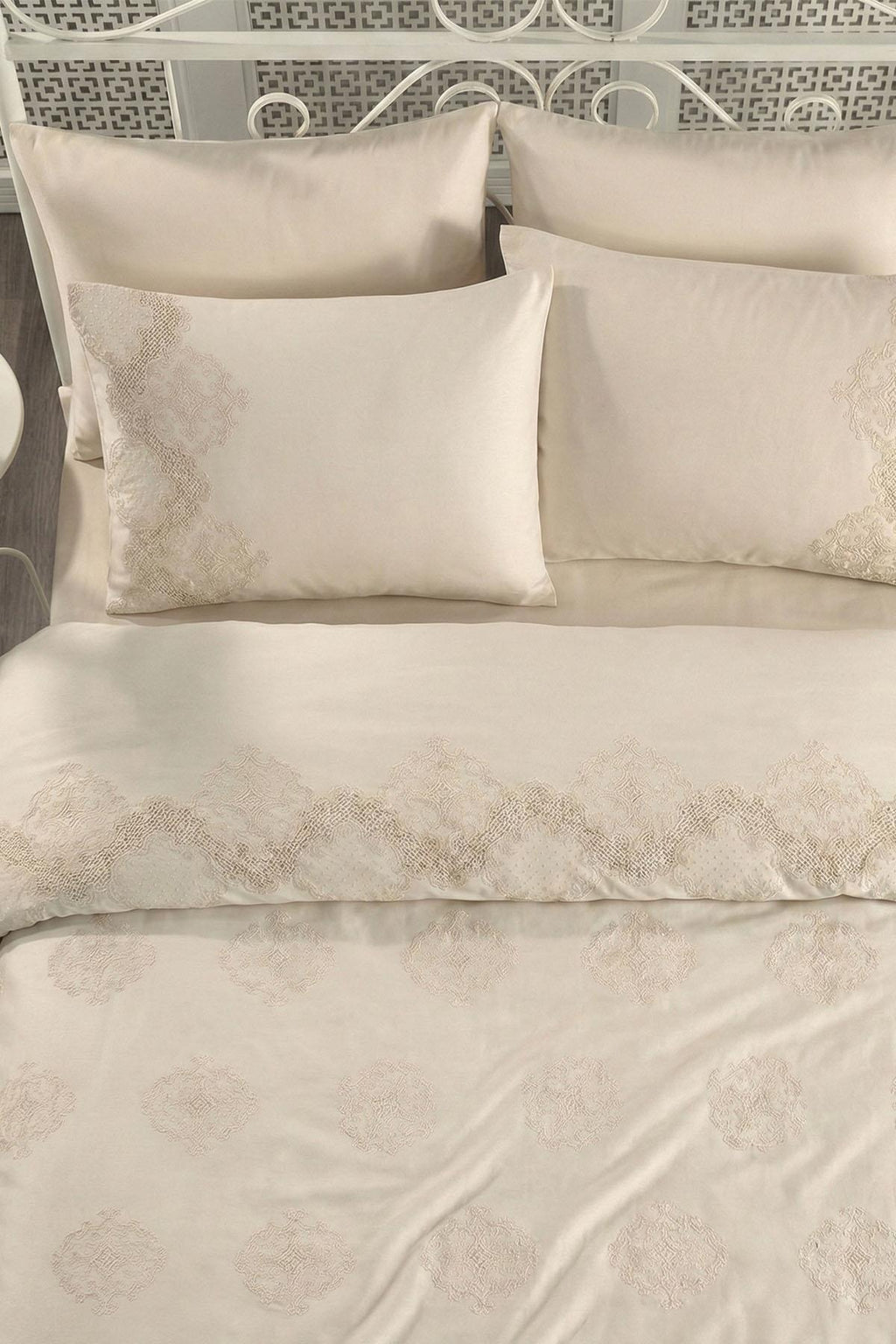 Simena İşlemeli Pamuk Saten Super King Size 6 Parça Nevresim Takımı