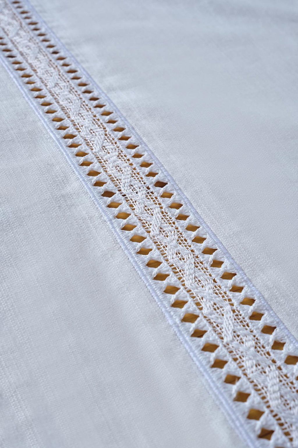 Strada Nakışlı Leke Tutmaz Masa Örtüsü (160 x 260 cm) - Nazik Home - Yuvama Değer!