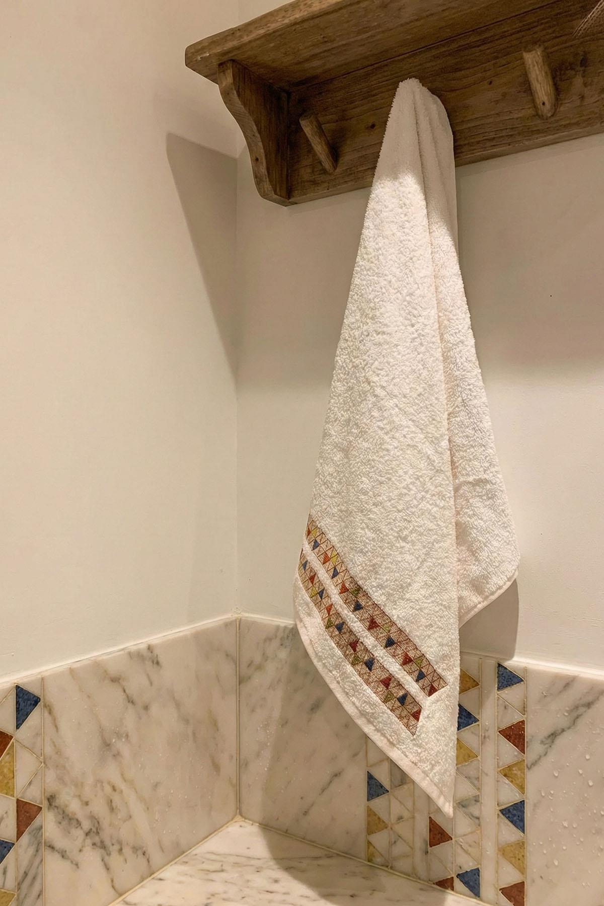 Tria Karo Desenli El Havlusu (30 x 50 cm)