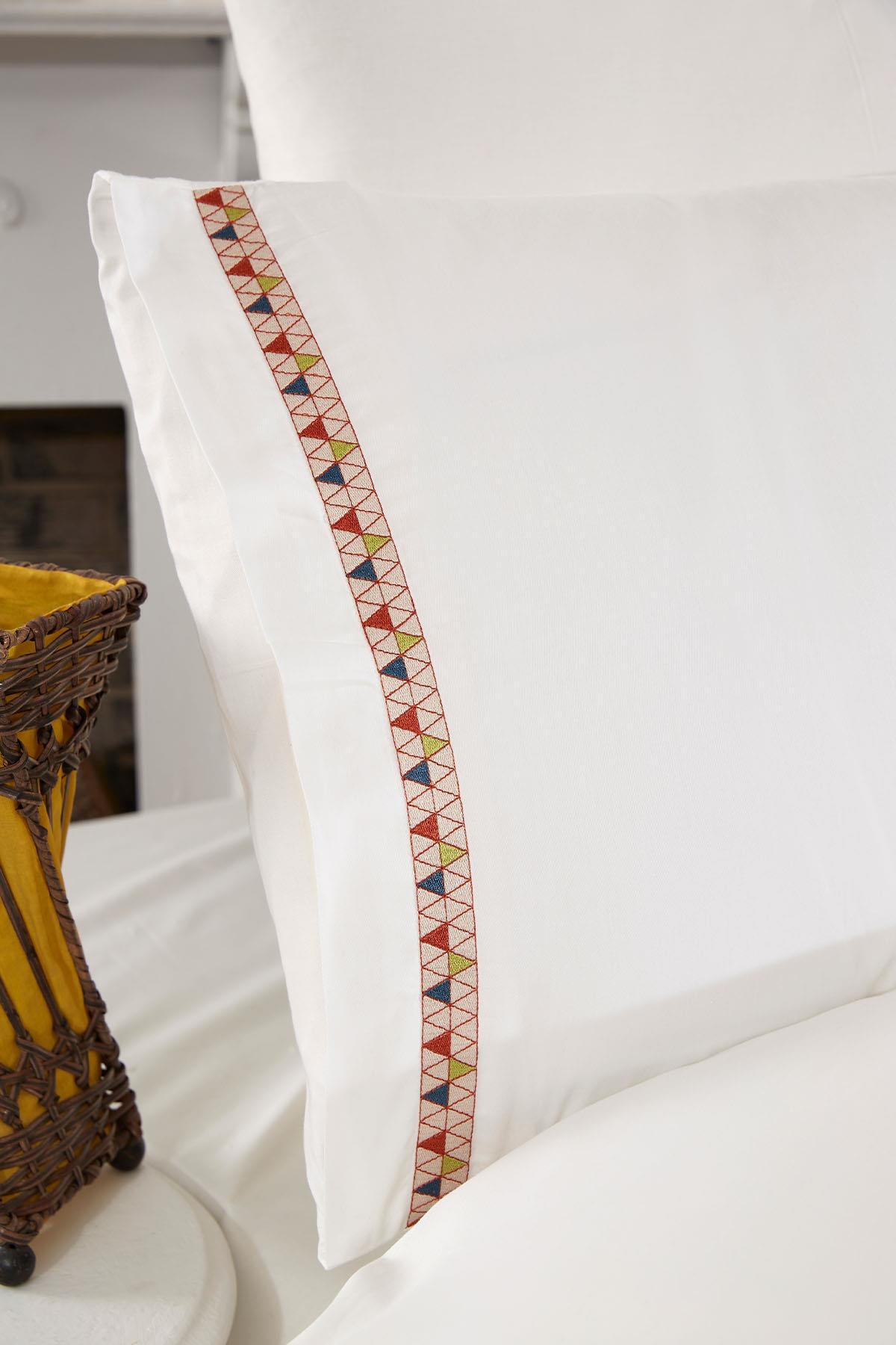 Tria Karo Desenli Pamuk Saten Super King Size 6 Parça Nevresim Takımı