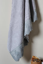 Tual İşlemeli Banyo Havlusu (90 x 150 cm)