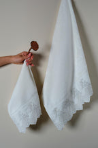 Tual İşlemeli Banyo Havlusu (90 x 150 cm)