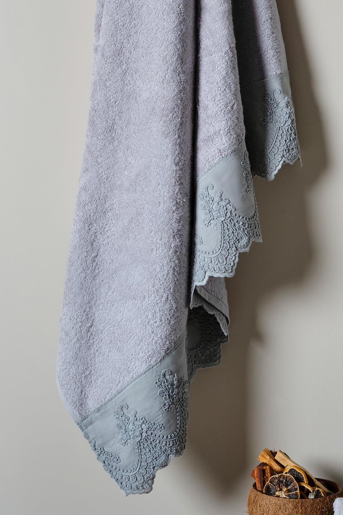 Tual İşlemeli Yüz Havlusu (50 x 90 cm)