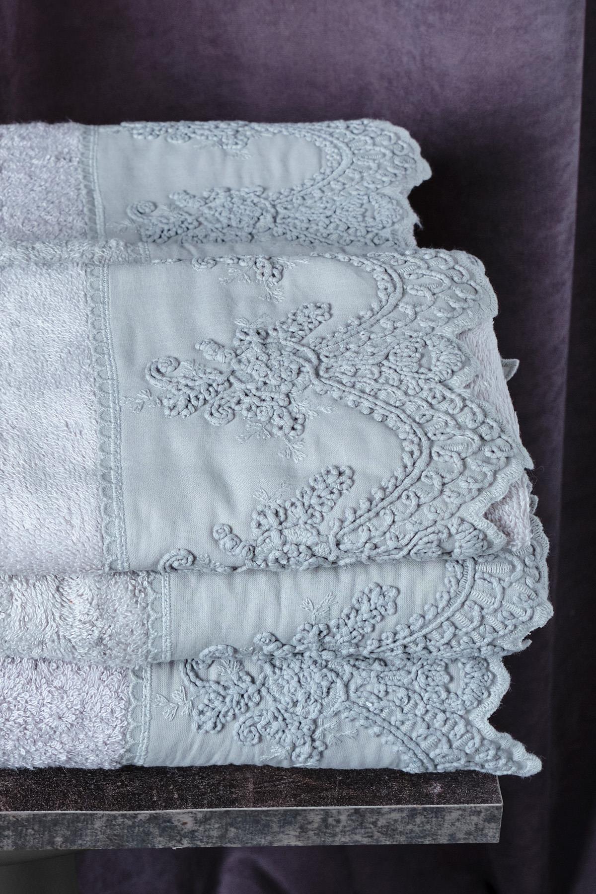 Tual İşlemeli Yüz Havlusu (50 x 90 cm)